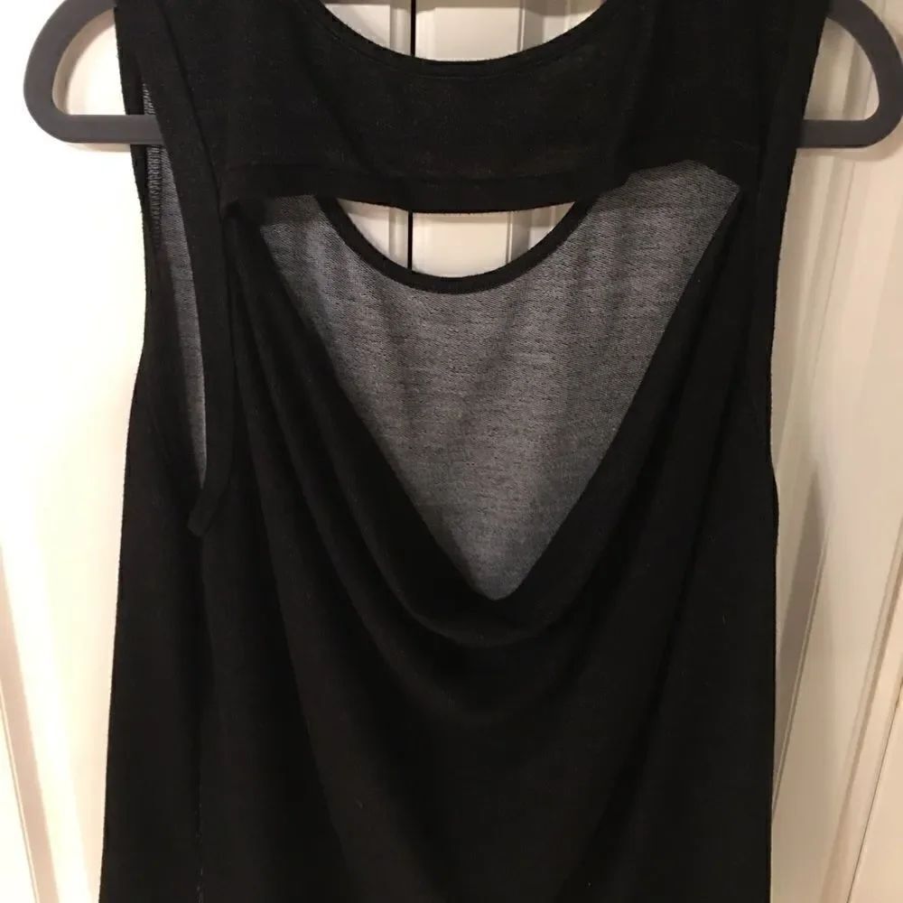 La Clef Open Back Keyhole Tank - Picture 4 of 15